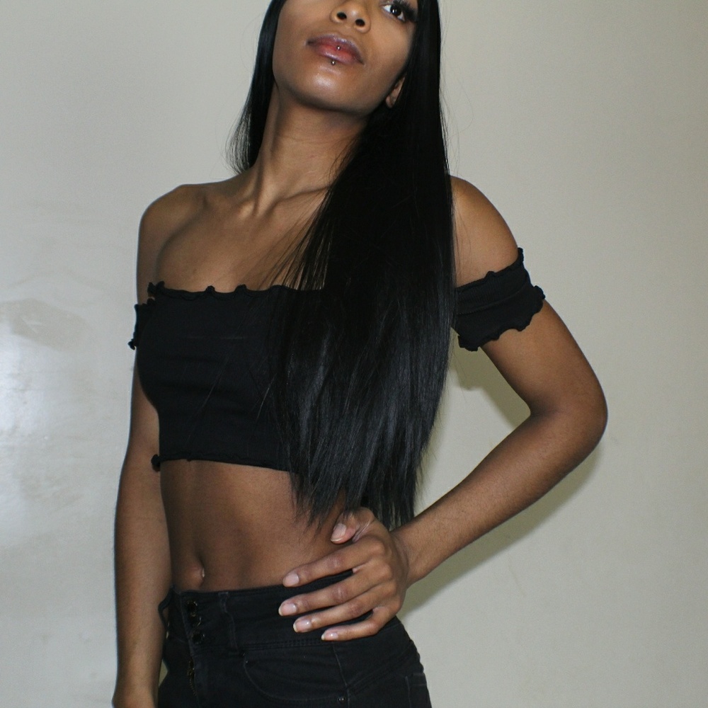 BLACK CROP TOP